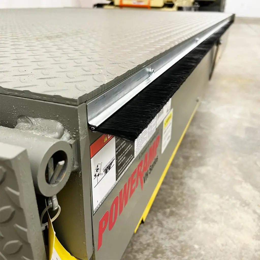 Guardapolvo; Cerdas de 1.5"; Longitud total de 84"; Nylon; Perfil horizontal de aluminio;